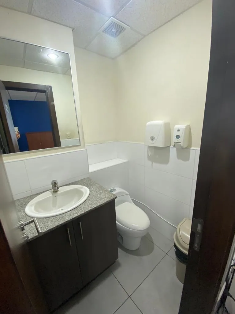 Oficina en venta ubicada en el Edificio The Point, Puerto Santa Ana – Foto 3