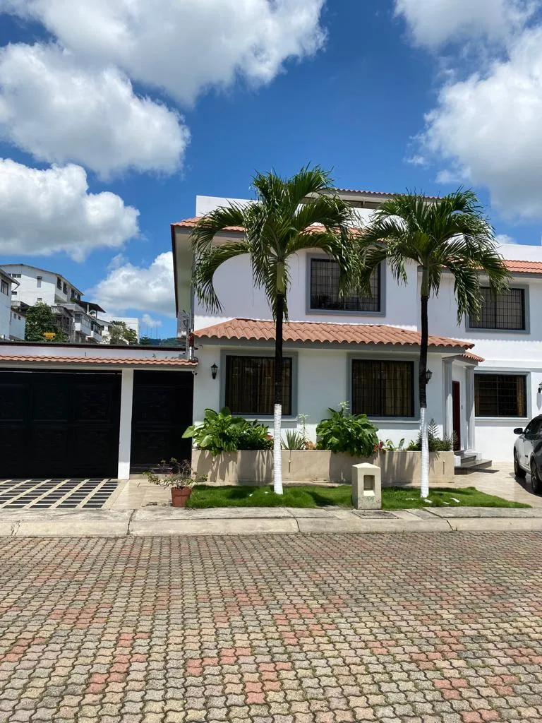 Casa en alquiler ubicada en la Ciudadela Oasis, Ceibos 