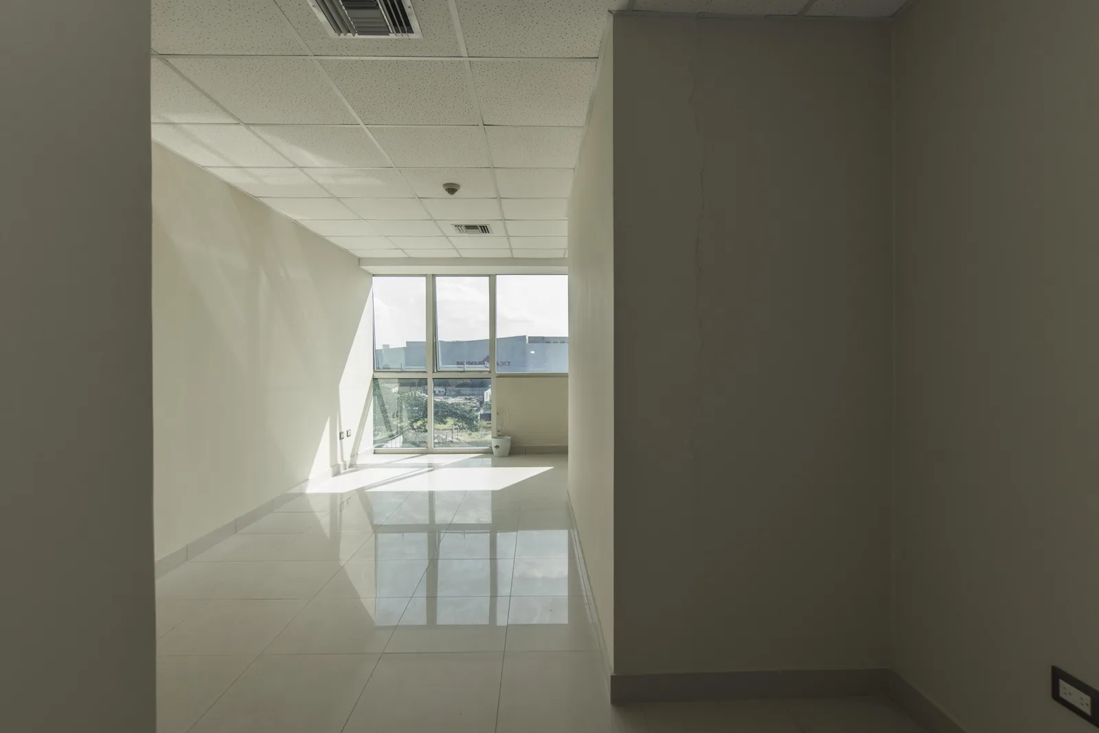 Oficina en alquiler ubicada en el Edificio City Office, Norte de Guayaquil – Foto 2