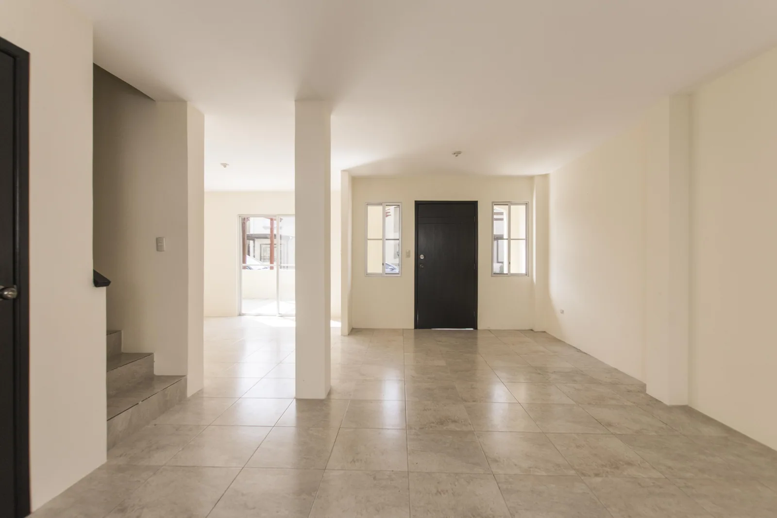 Casa de estreno en venta ubicada en la Urbanización La Rioja – Foto 1