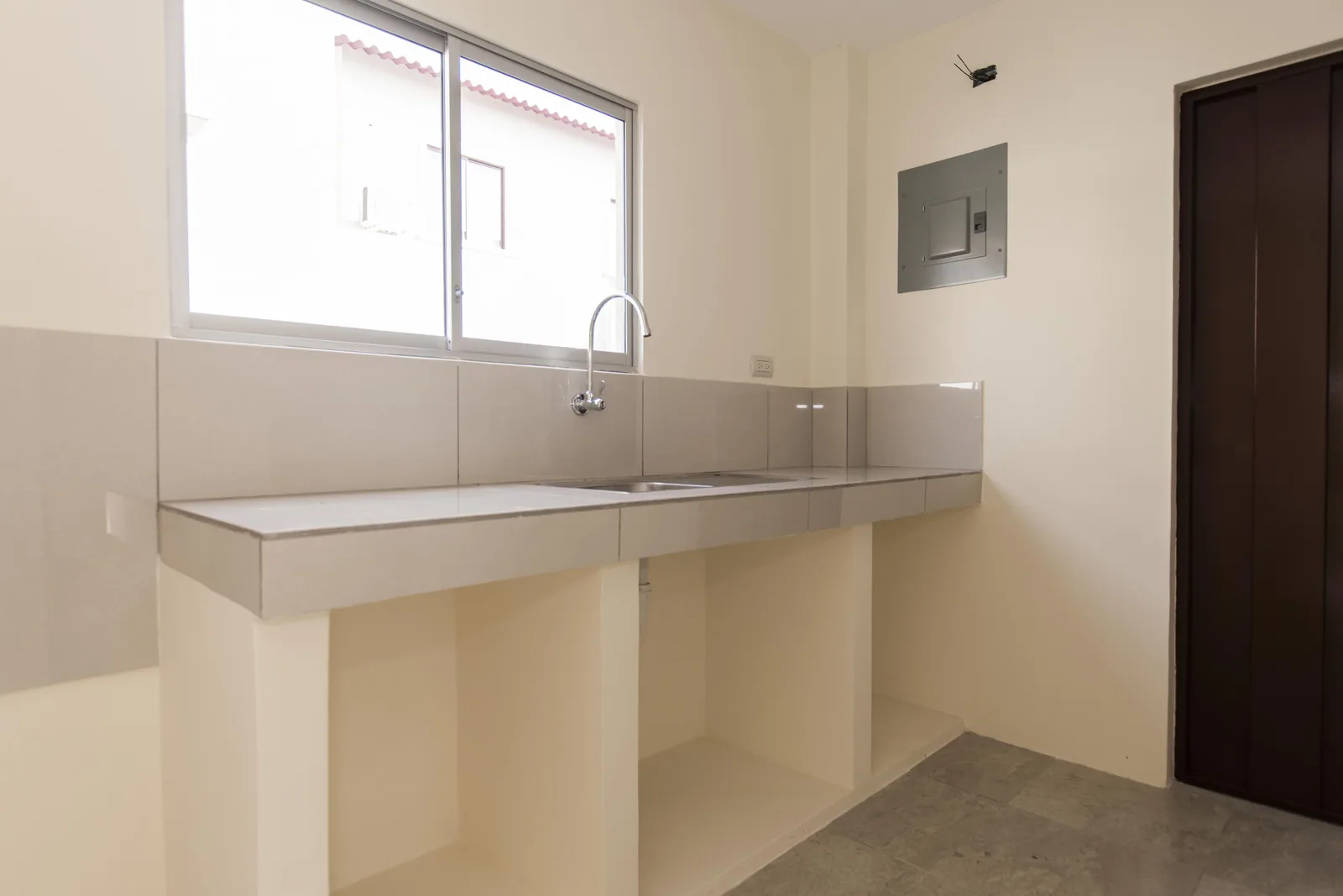 Casa de estreno en venta ubicada en la Urbanización La Rioja – Foto 3