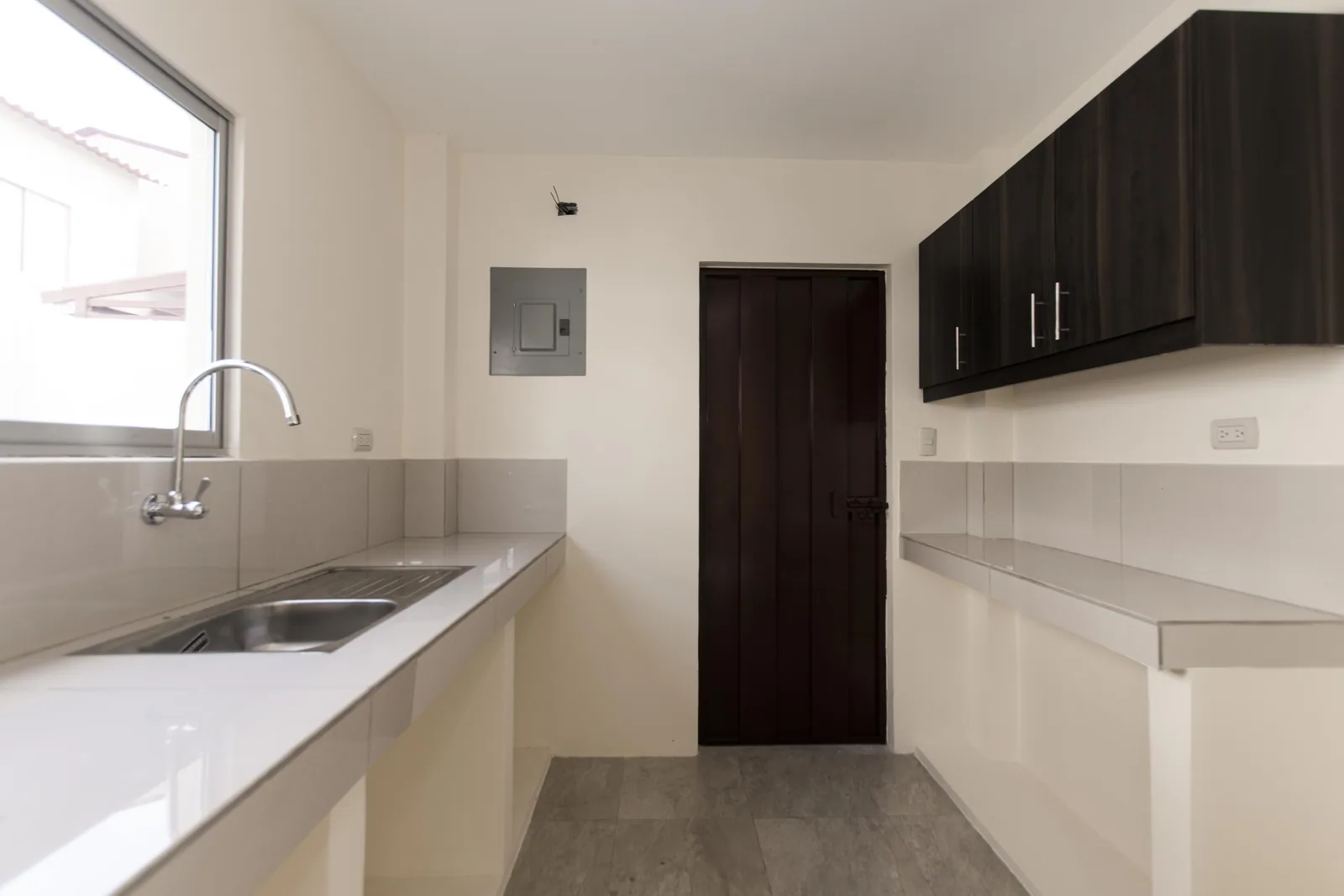 Casa de estreno en venta ubicada en la Urbanización La Rioja – Foto 4