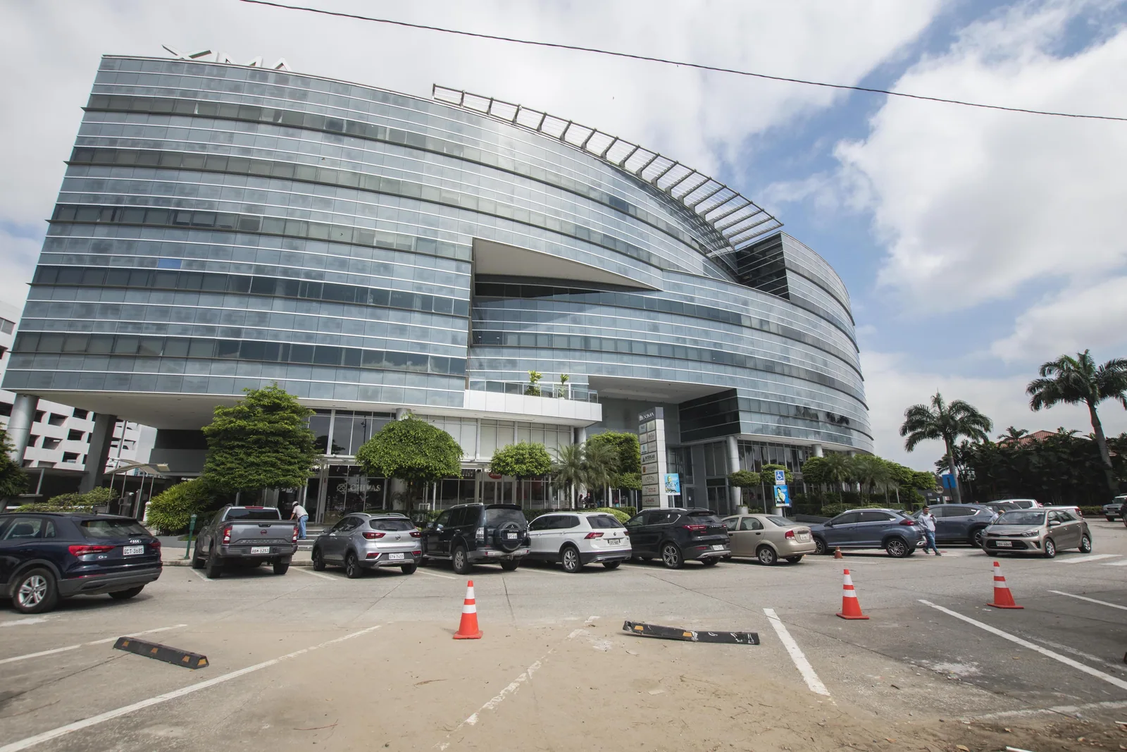 Oficina en venta ubicada en el Edificio XIMA, Samborondón – Foto 1