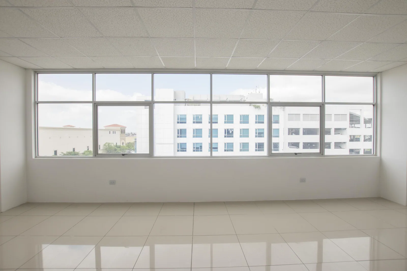 Oficina en venta ubicada en el Edificio XIMA, Samborondón – Foto 2