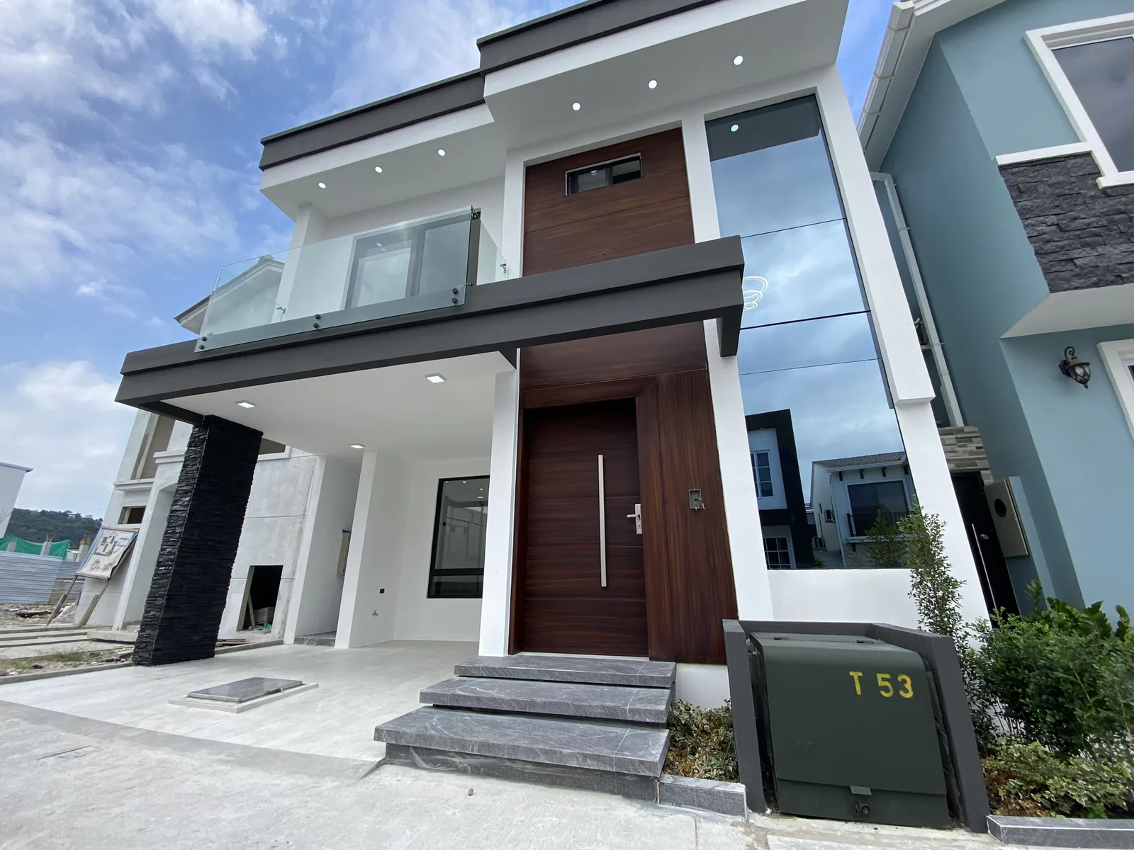 Casa de estreno en venta ubicada en Mallorca Village, Vía a Salitre