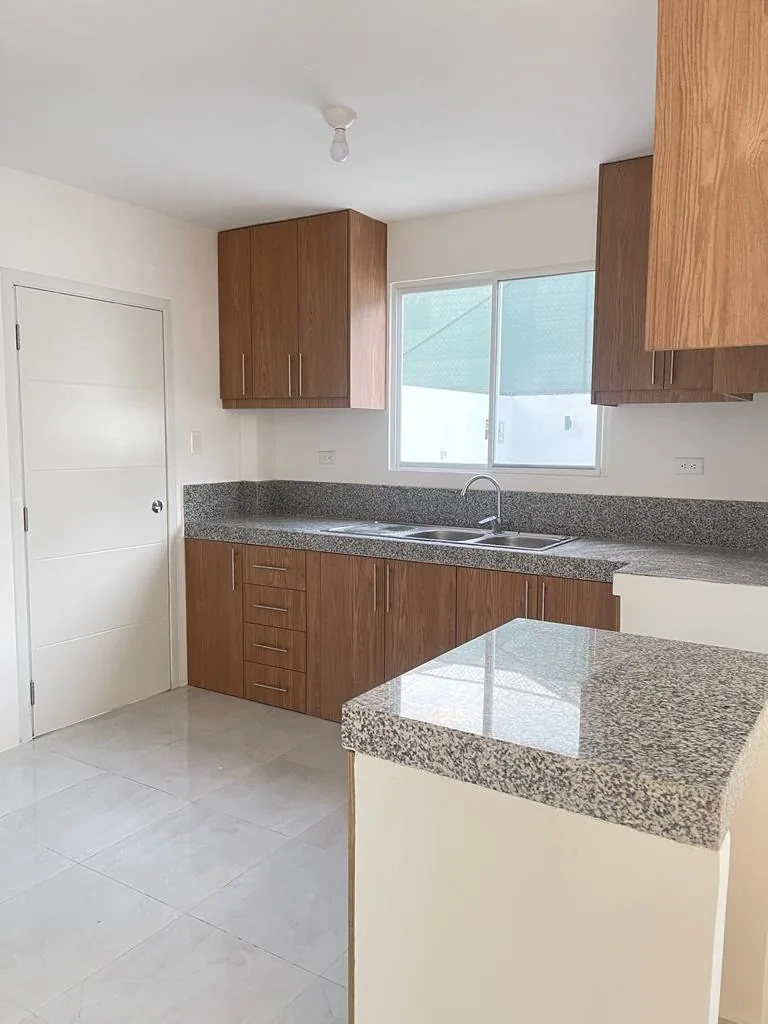Casa de estreno en alquiler ubicada en la Urbanización Casa Laguna, Etapa Brisas – Foto 3