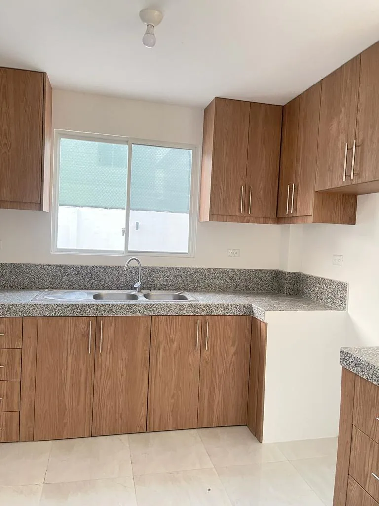 Casa de estreno en alquiler ubicada en la Urbanización Casa Laguna, Etapa Brisas – Foto 4
