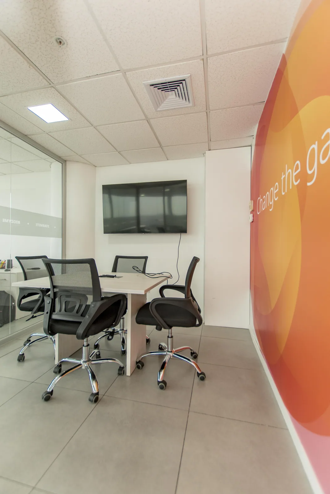 Oficina en venta ubicada en el Edificio The Point, Puerto Santa Ana – Foto 2