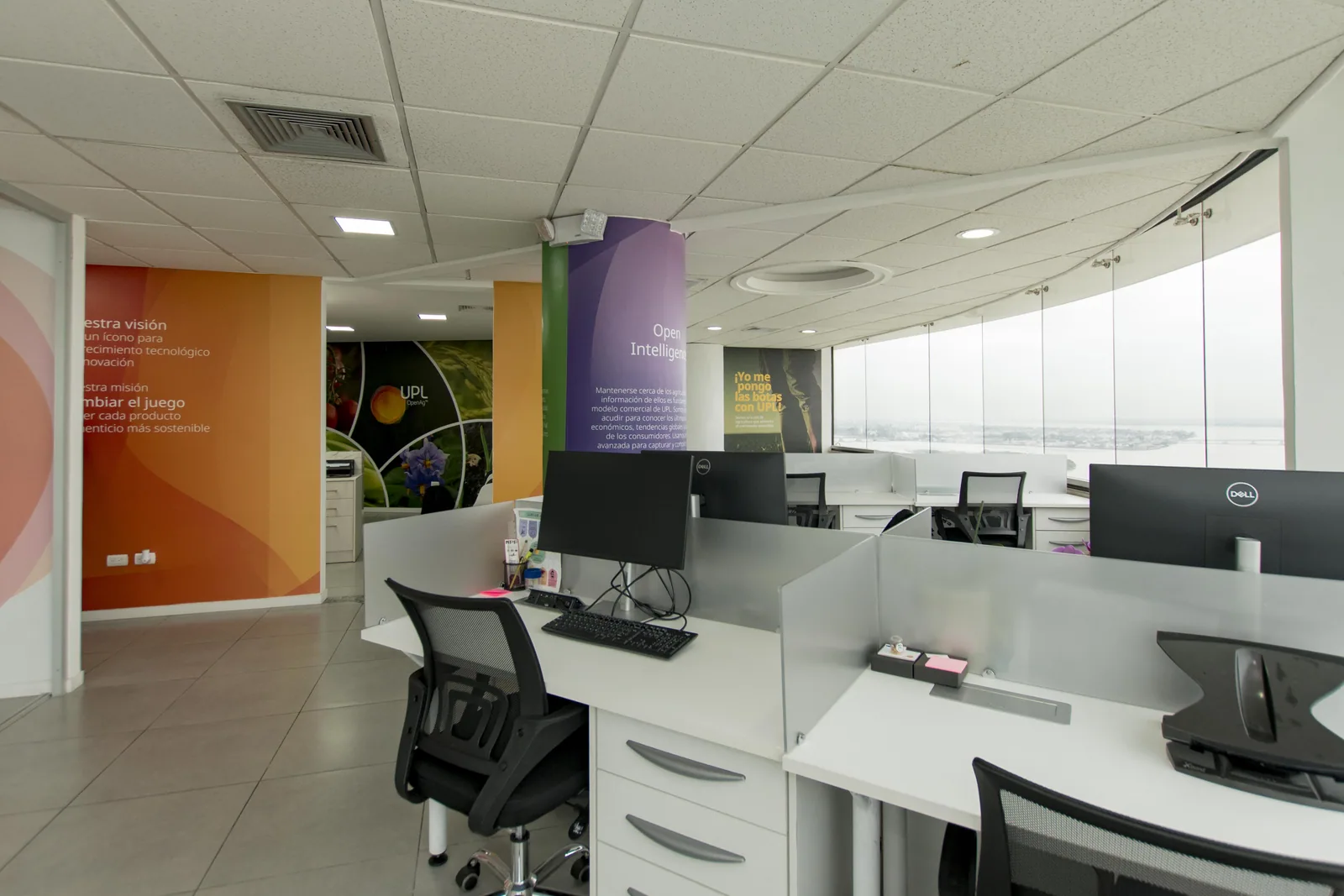 Oficina en venta ubicada en el Edificio The Point, Puerto Santa Ana – Foto 3