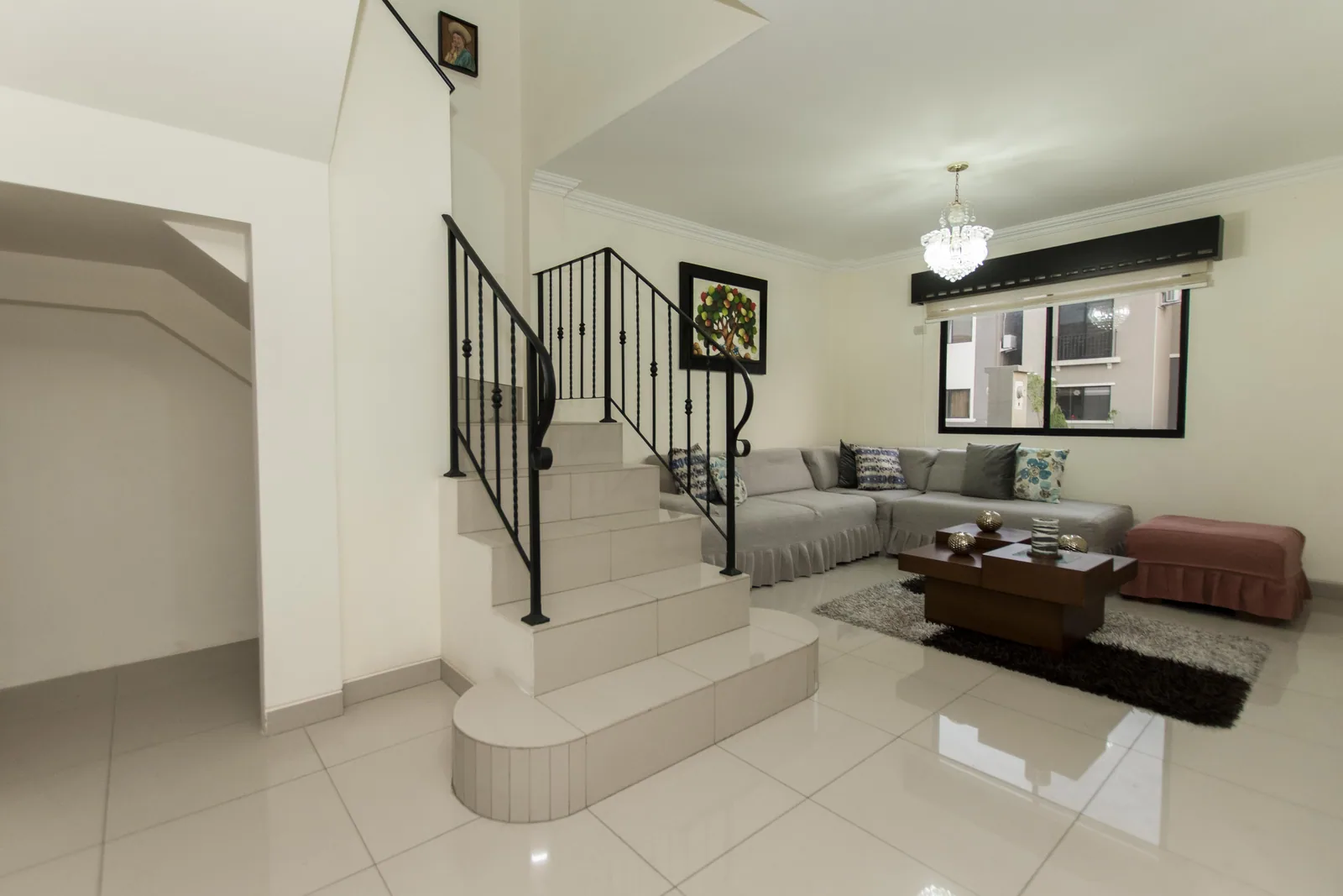 Casa amoblada en alquiler ubicada en Urbanización La Romareda – Foto 2