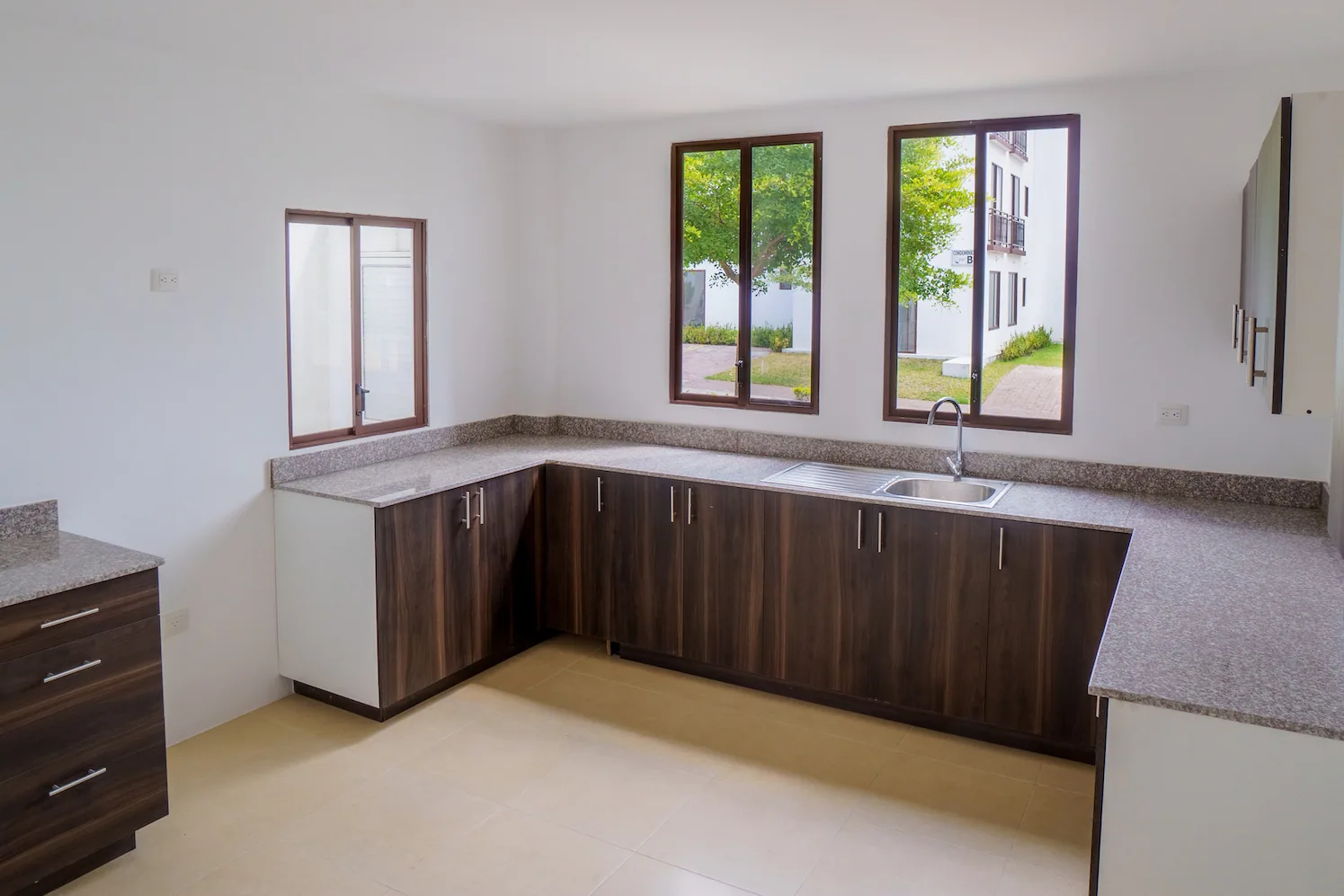 Casa de 4 habitaciones en venta ubicada en la Urbanización Villas del Bosque – Foto 4