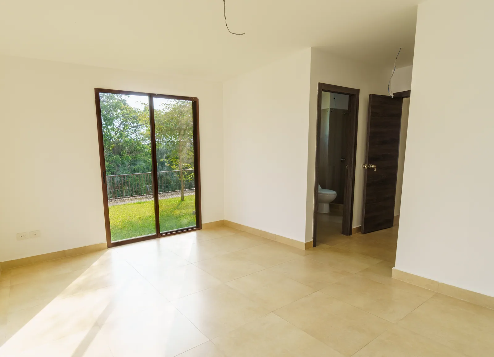 Departamento planta baja con patio en venta, Urbanización Villas del Bosque – Foto 2