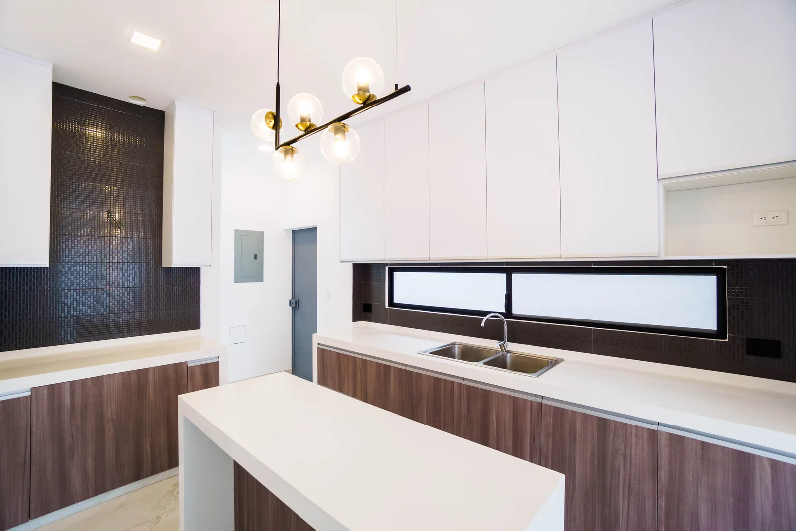 Casa en venta ubicada en la Urbanización San Antonio, Vía Samborondón – Foto 1