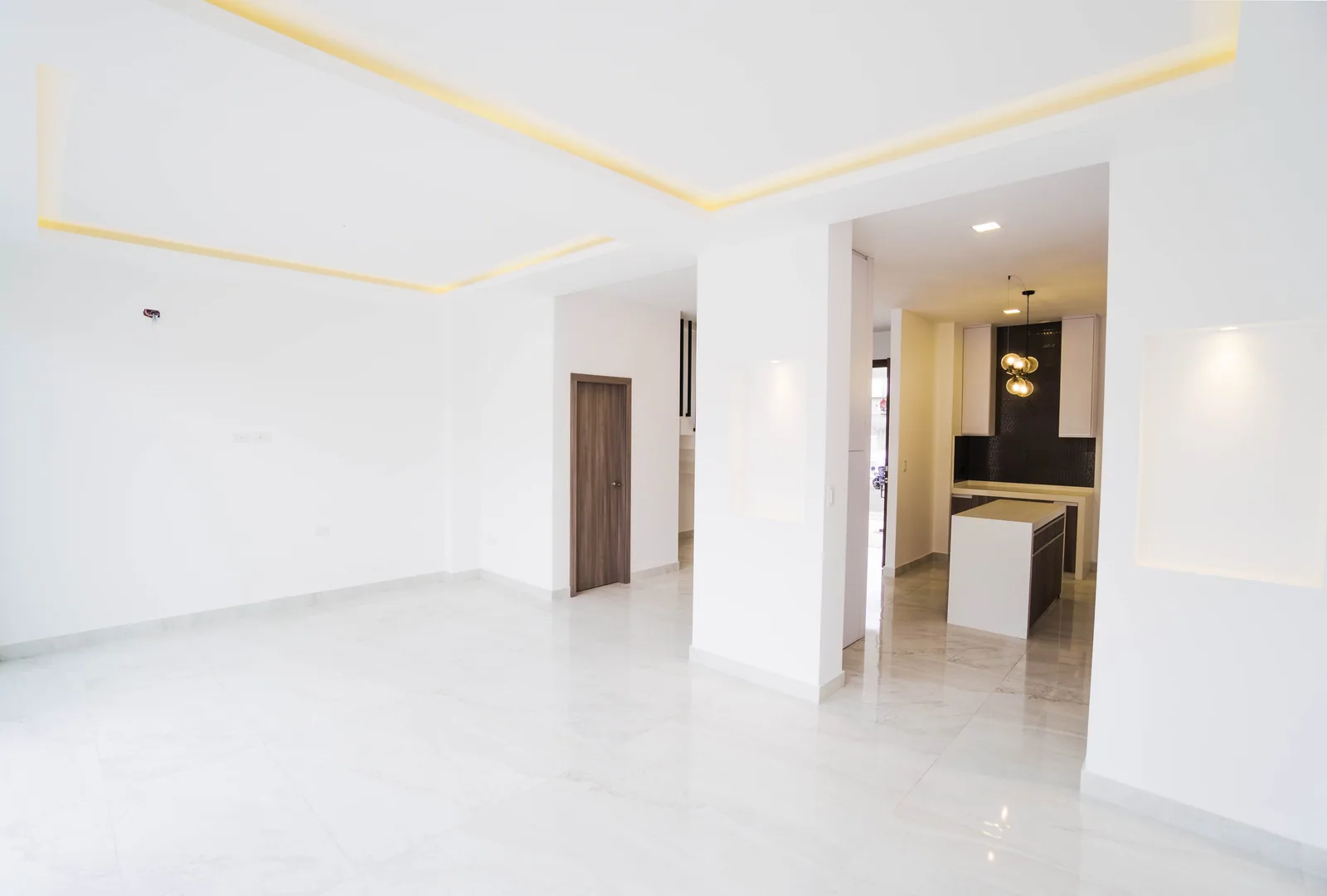 Casa en venta ubicada en la Urbanización San Antonio, Vía Samborondón – Foto 2