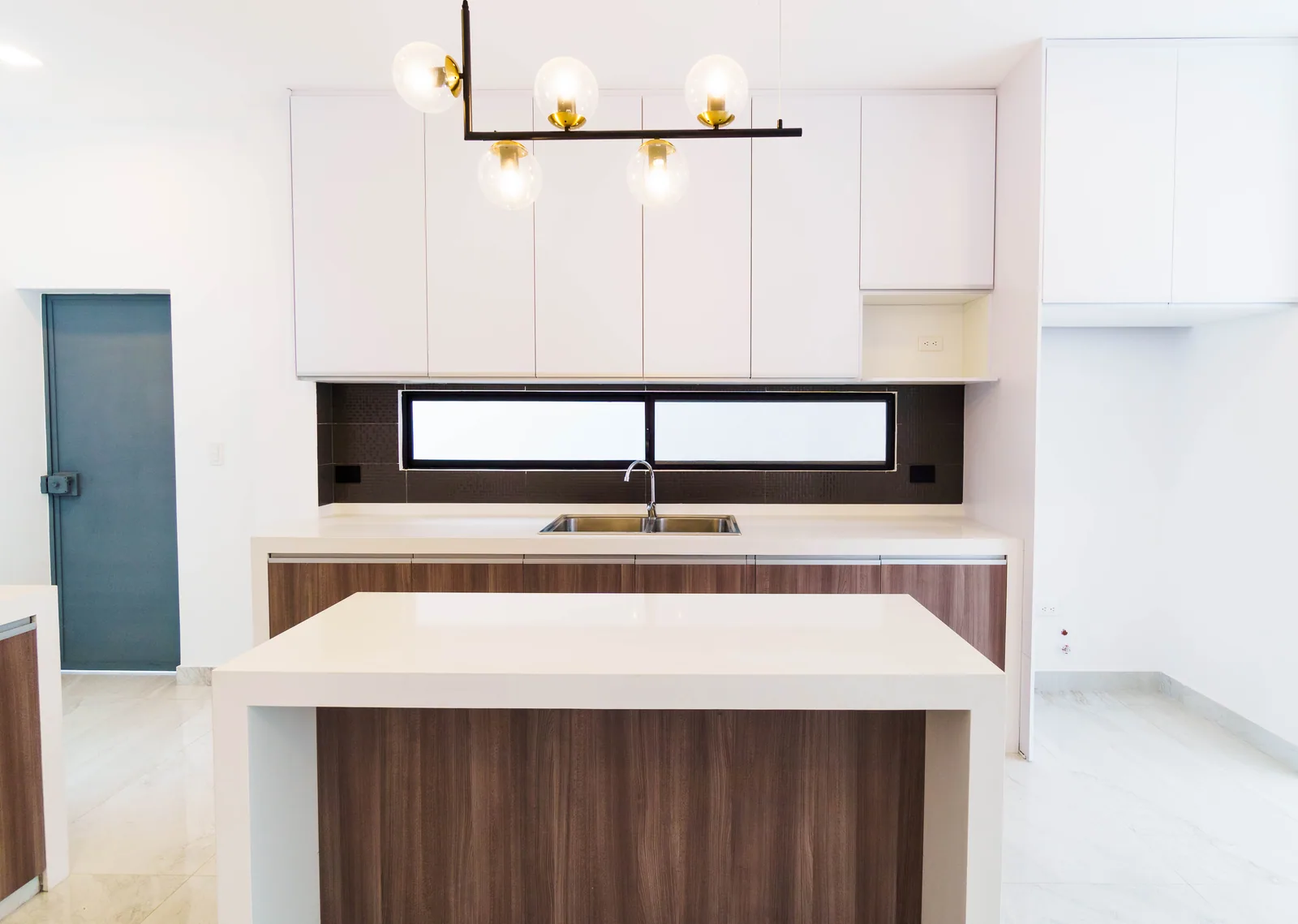 Casa en venta ubicada en la Urbanización San Antonio, Vía Samborondón – Foto 5