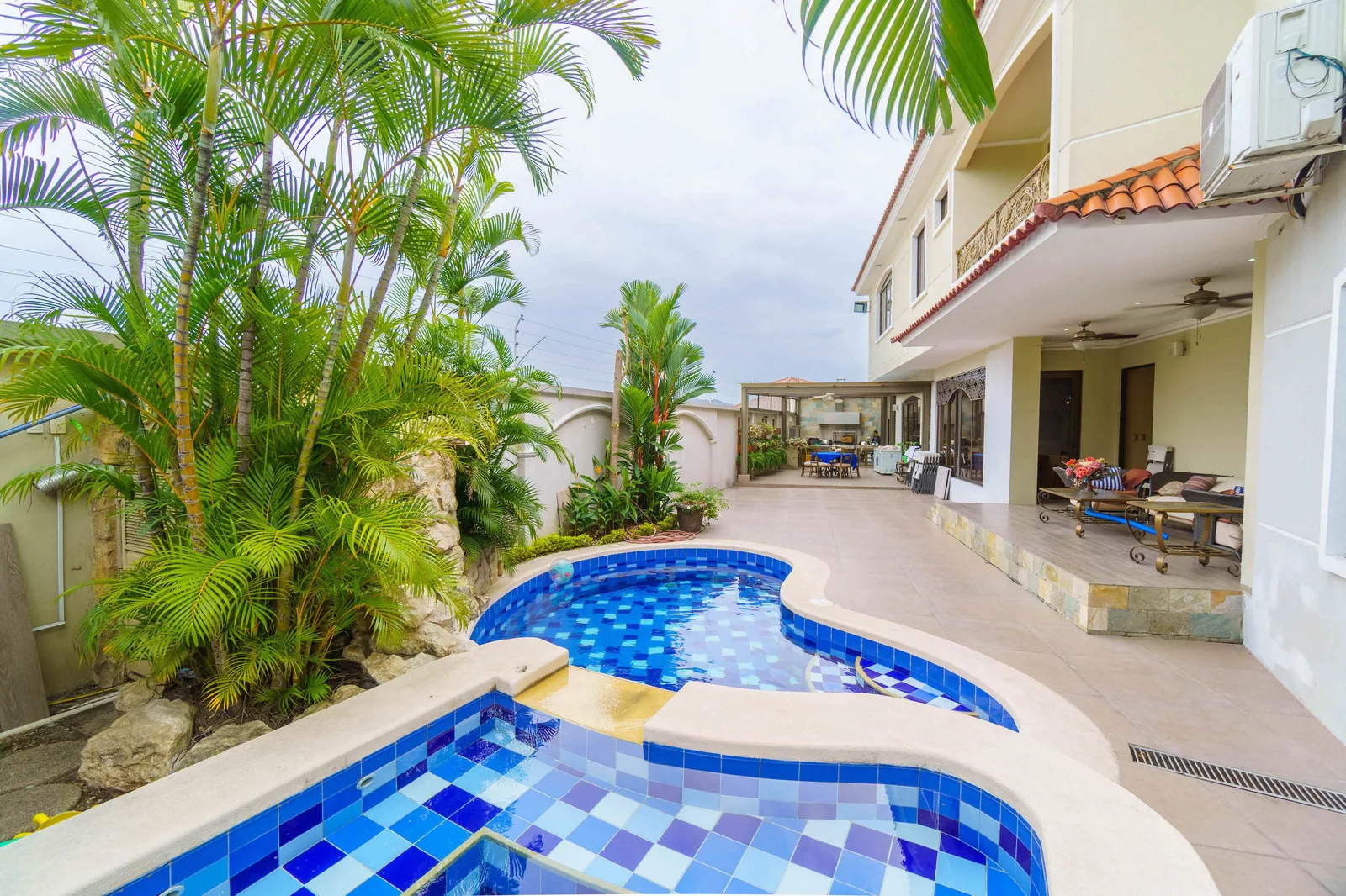 Casa amoblada en venta ubicada en Cdla. Cumbres de los Ceibos – Foto 1