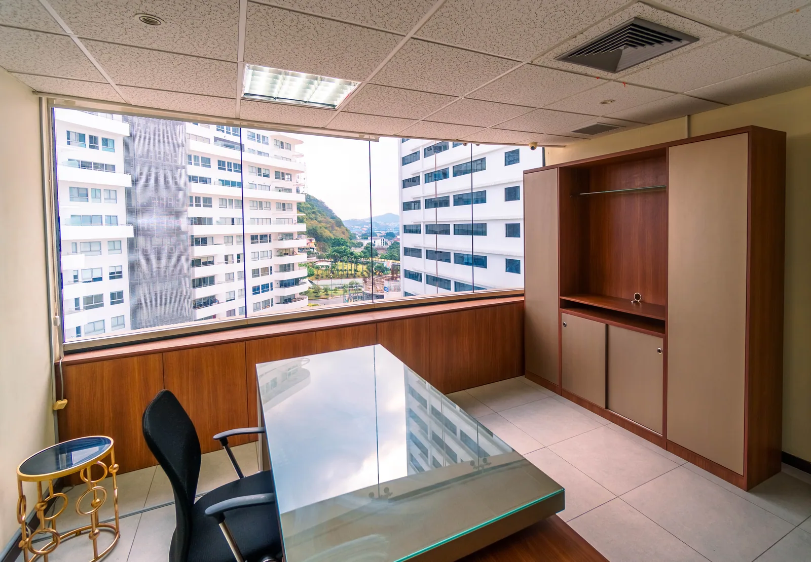 Oficina amoblada en venta ubicada en el Edificio The Point