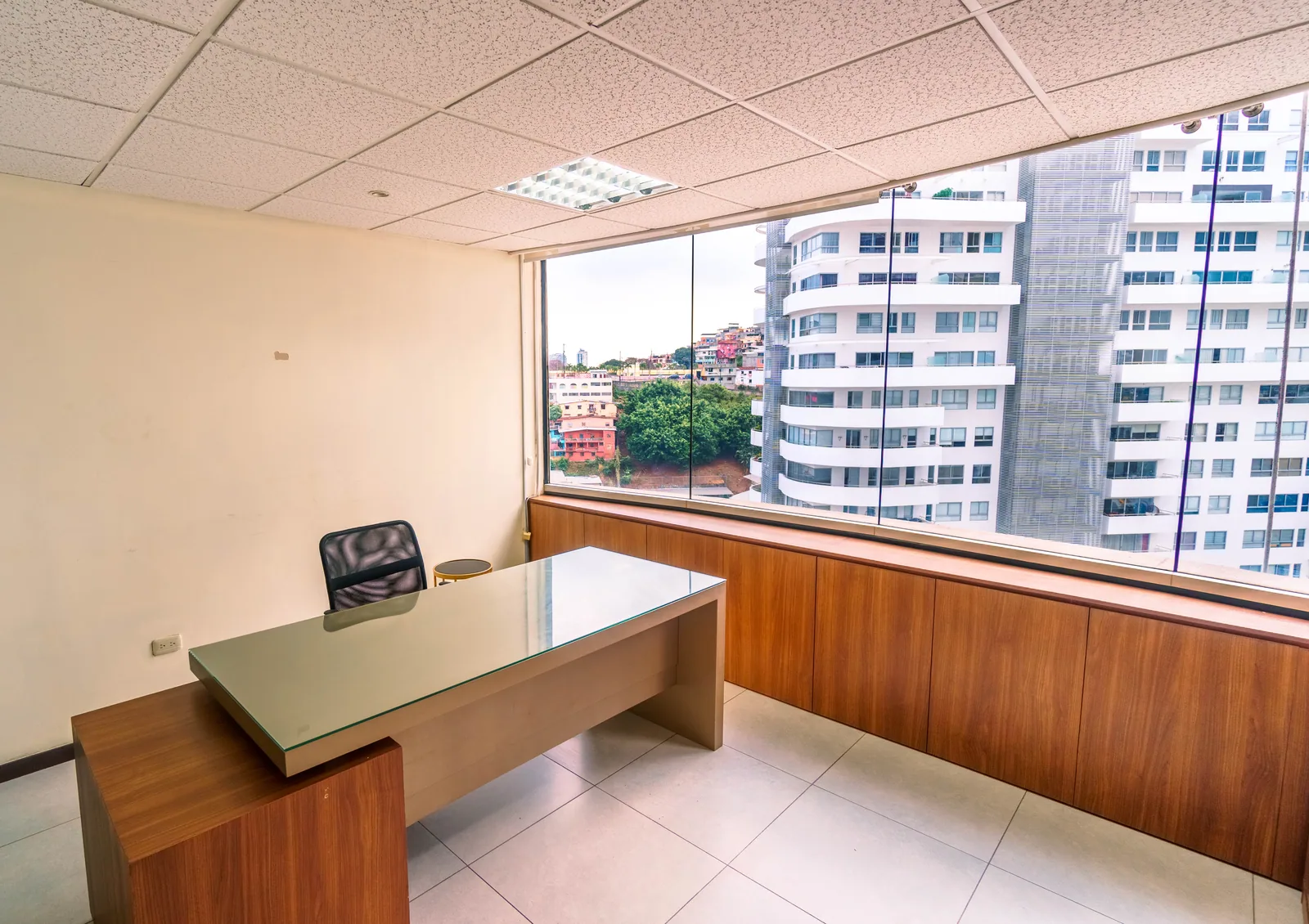 Oficina amoblada en venta ubicada en el Edificio The Point – Foto 2