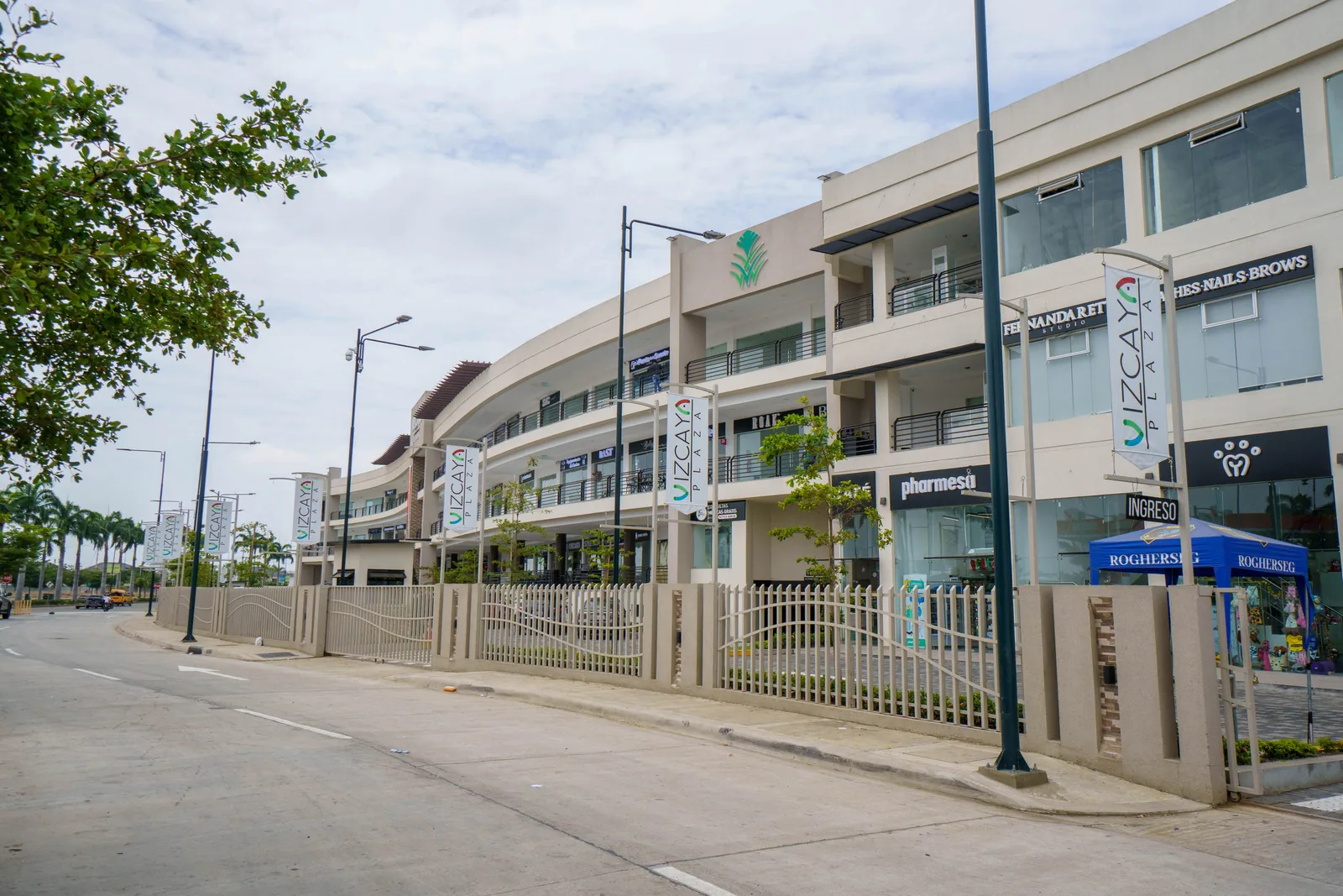 Local comercial en alquiler ubicado en Plaza Vizcaya, Samborondón – Foto 1