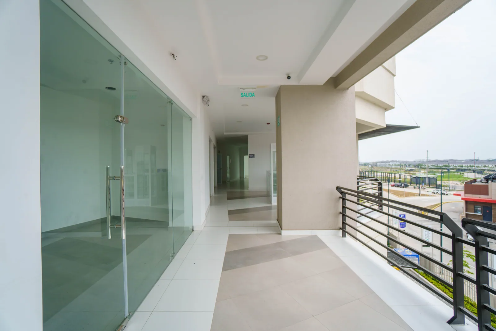 Local comercial en alquiler ubicado en Plaza Vizcaya, Samborondón – Foto 2
