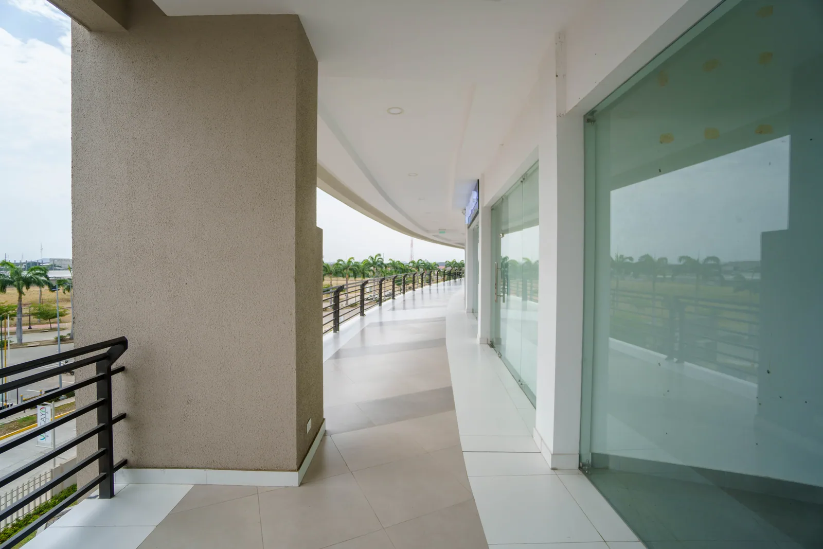 Local comercial en alquiler ubicado en Plaza Vizcaya, Samborondón – Foto 3