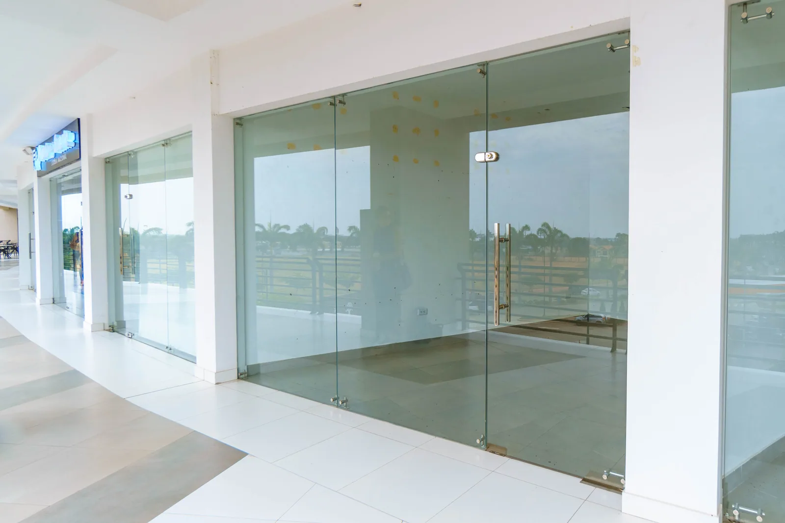 Local comercial en alquiler ubicado en Plaza Vizcaya, Samborondón – Foto 4