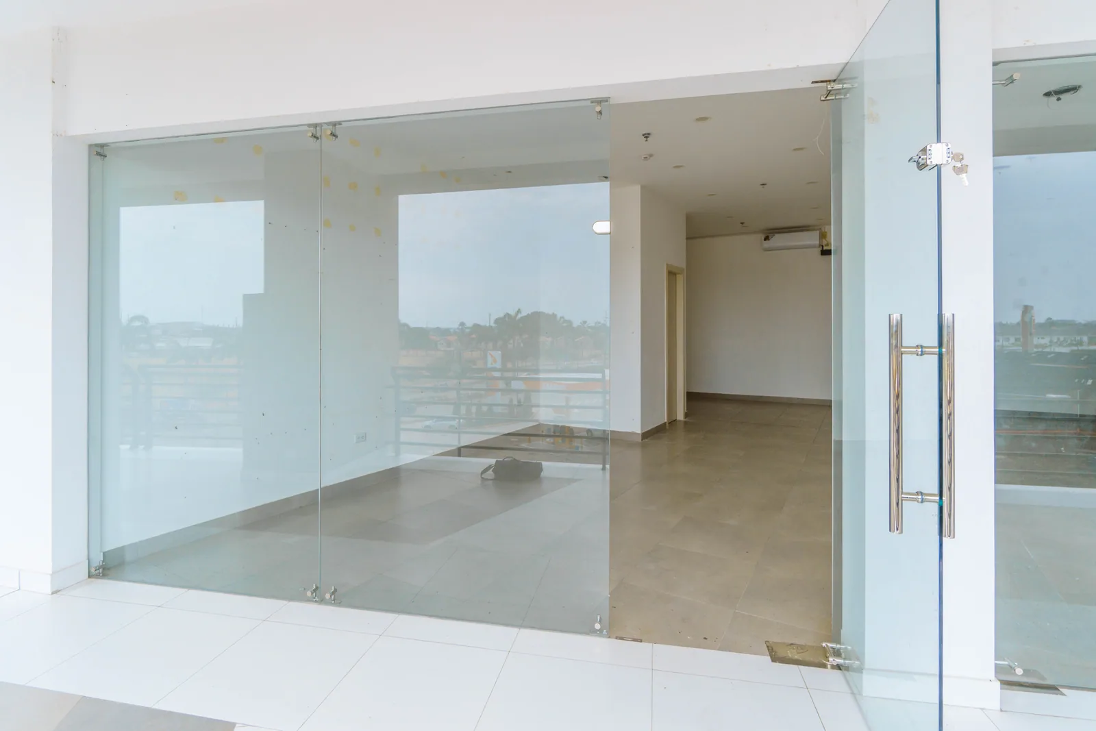 Local comercial en alquiler ubicado en Plaza Vizcaya, Samborondón – Foto 5