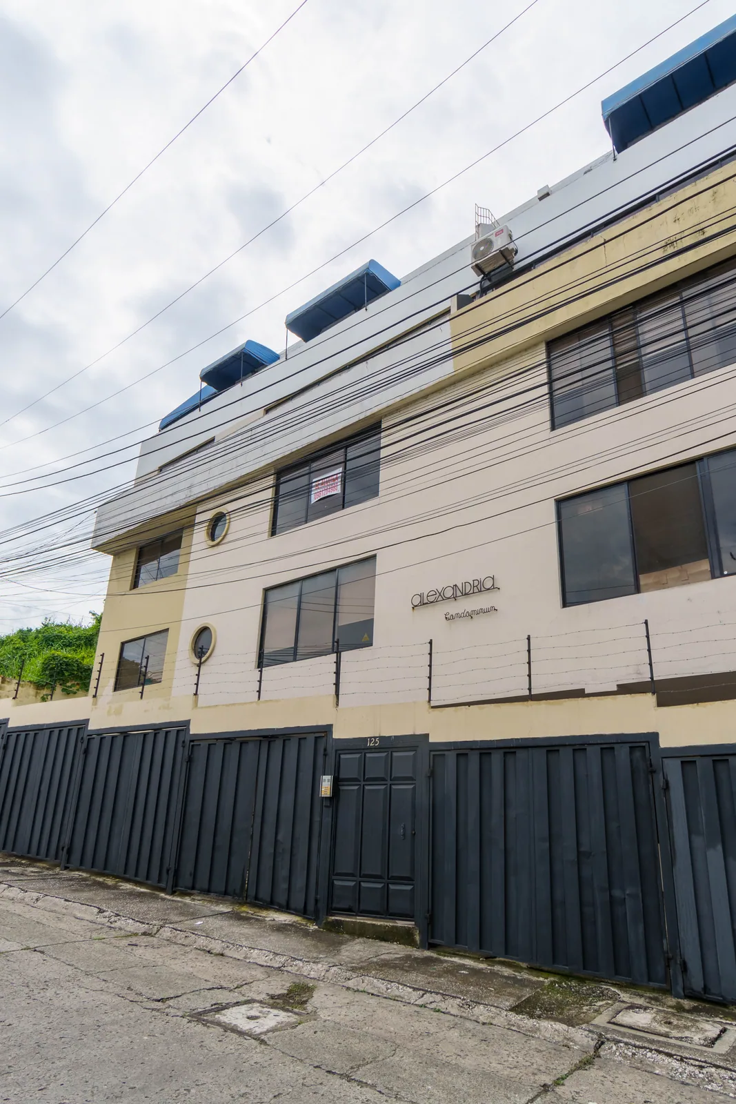 Departamento en alquiler ubicado en Condominio Alexandra, Lomas de Urdesa – Foto 1