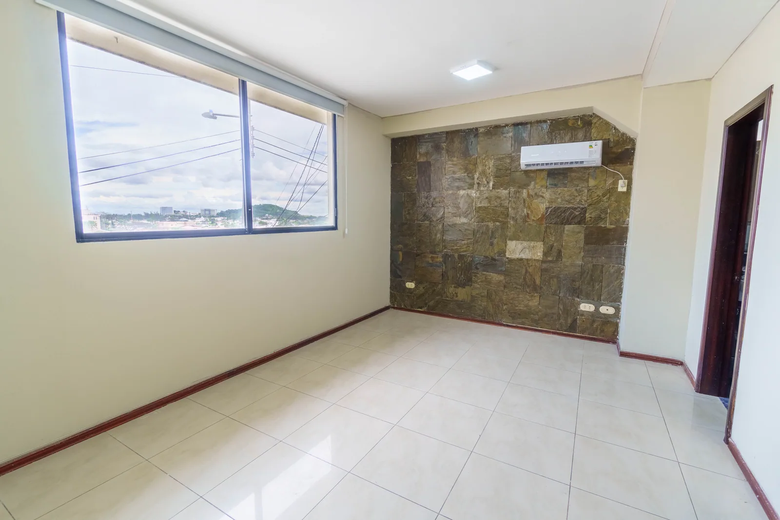 Departamento en alquiler ubicado en Condominio Alexandra, Lomas de Urdesa – Foto 2