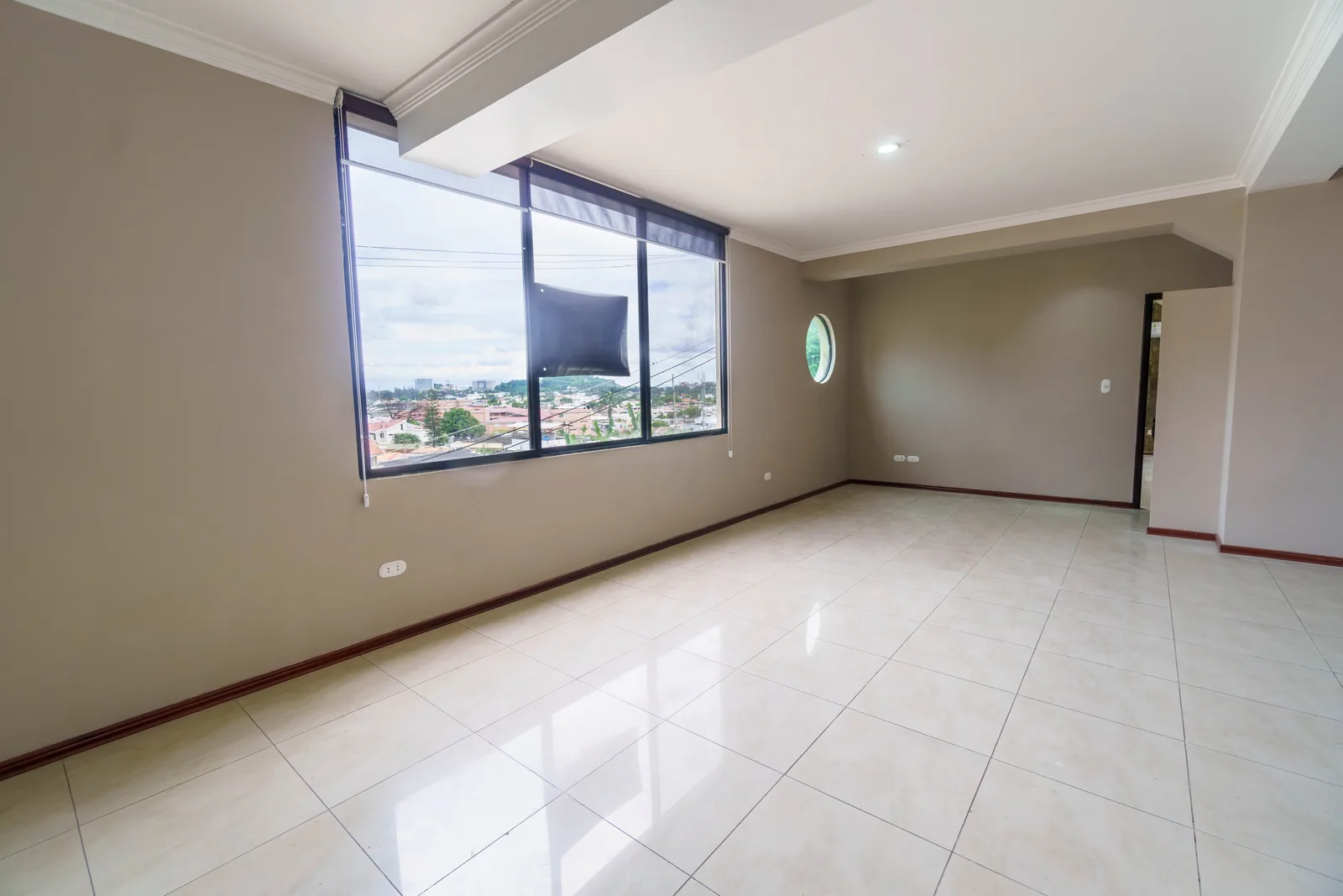 Departamento en alquiler ubicado en Condominio Alexandra, Lomas de Urdesa – Foto 3
