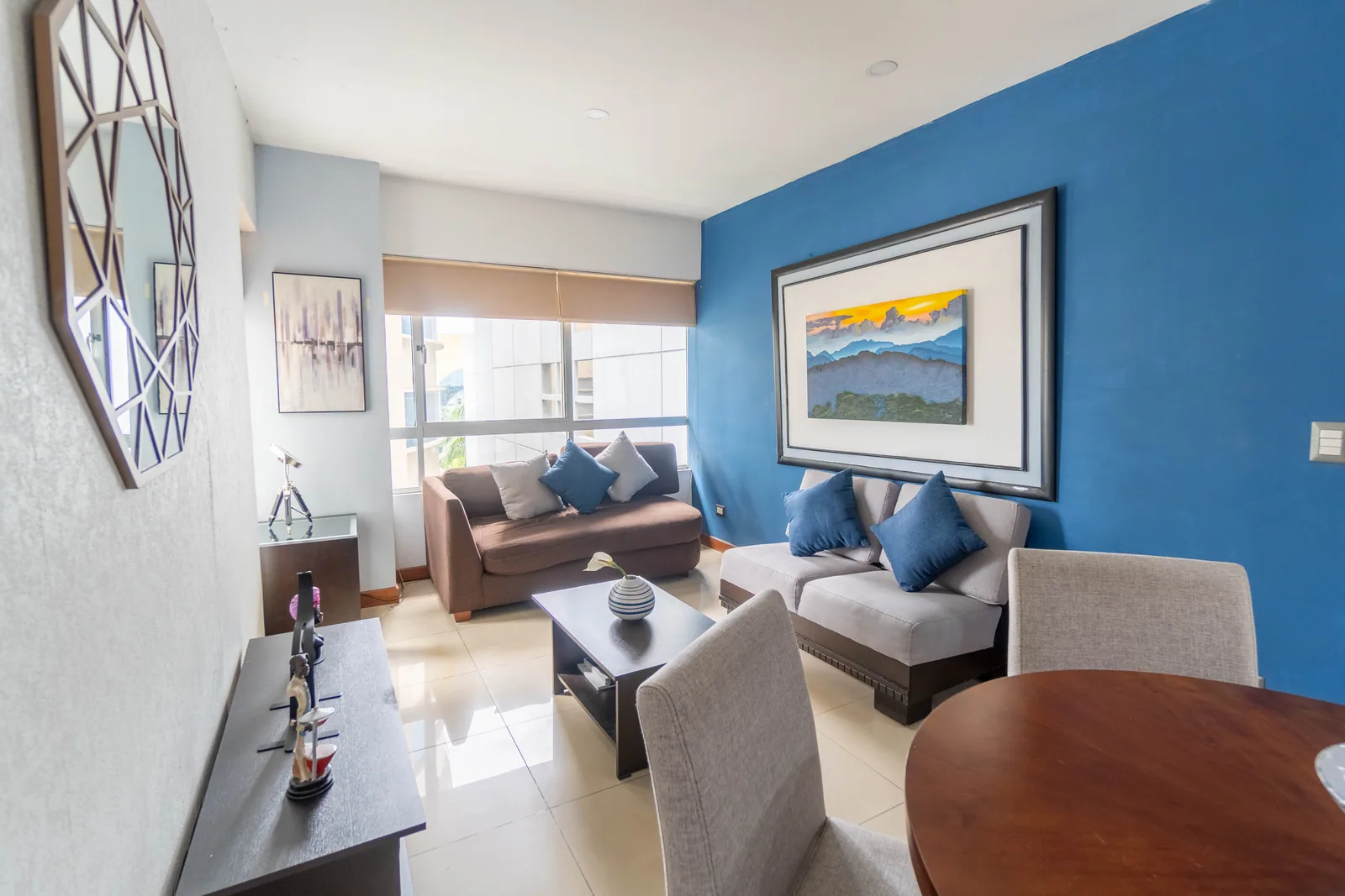 Suite amoblada en venta ubicada en Torres del Sol, Norte de Guayaquil