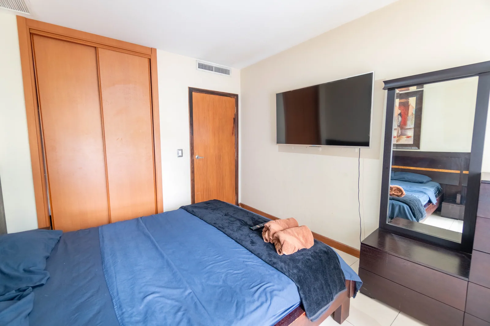Suite amoblada en venta ubicada en Torres del Sol, Norte de Guayaquil – Foto 3