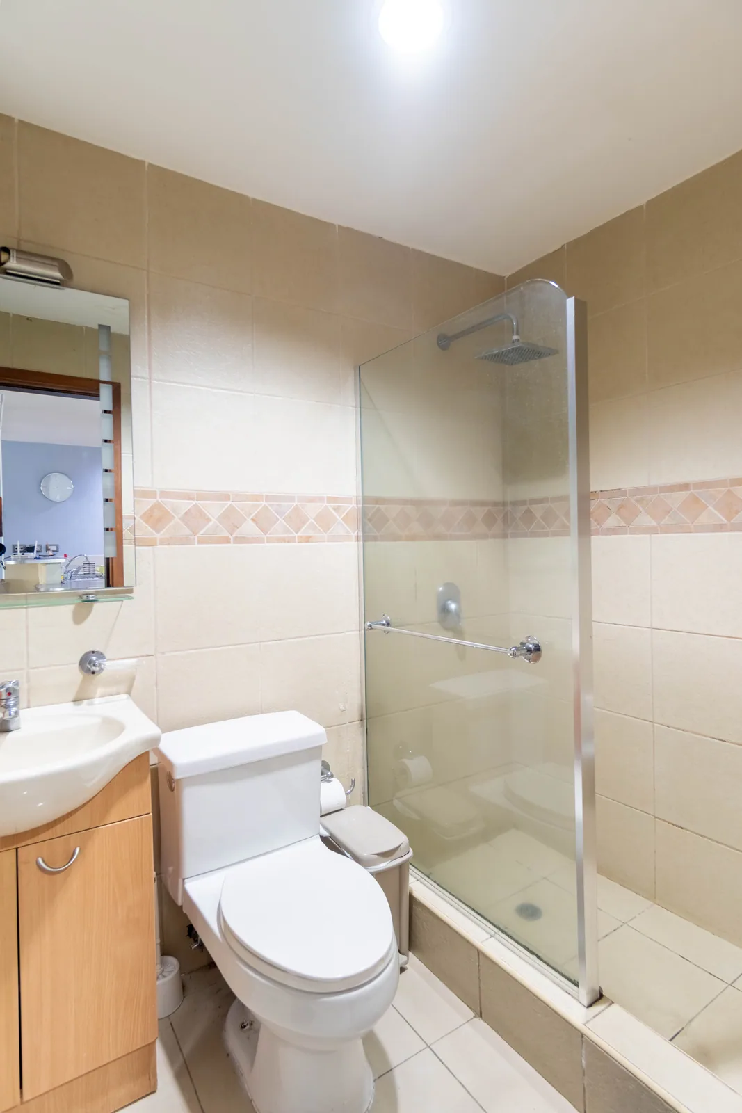 Suite amoblada en venta ubicada en Torres del Sol, Norte de Guayaquil – Foto 4
