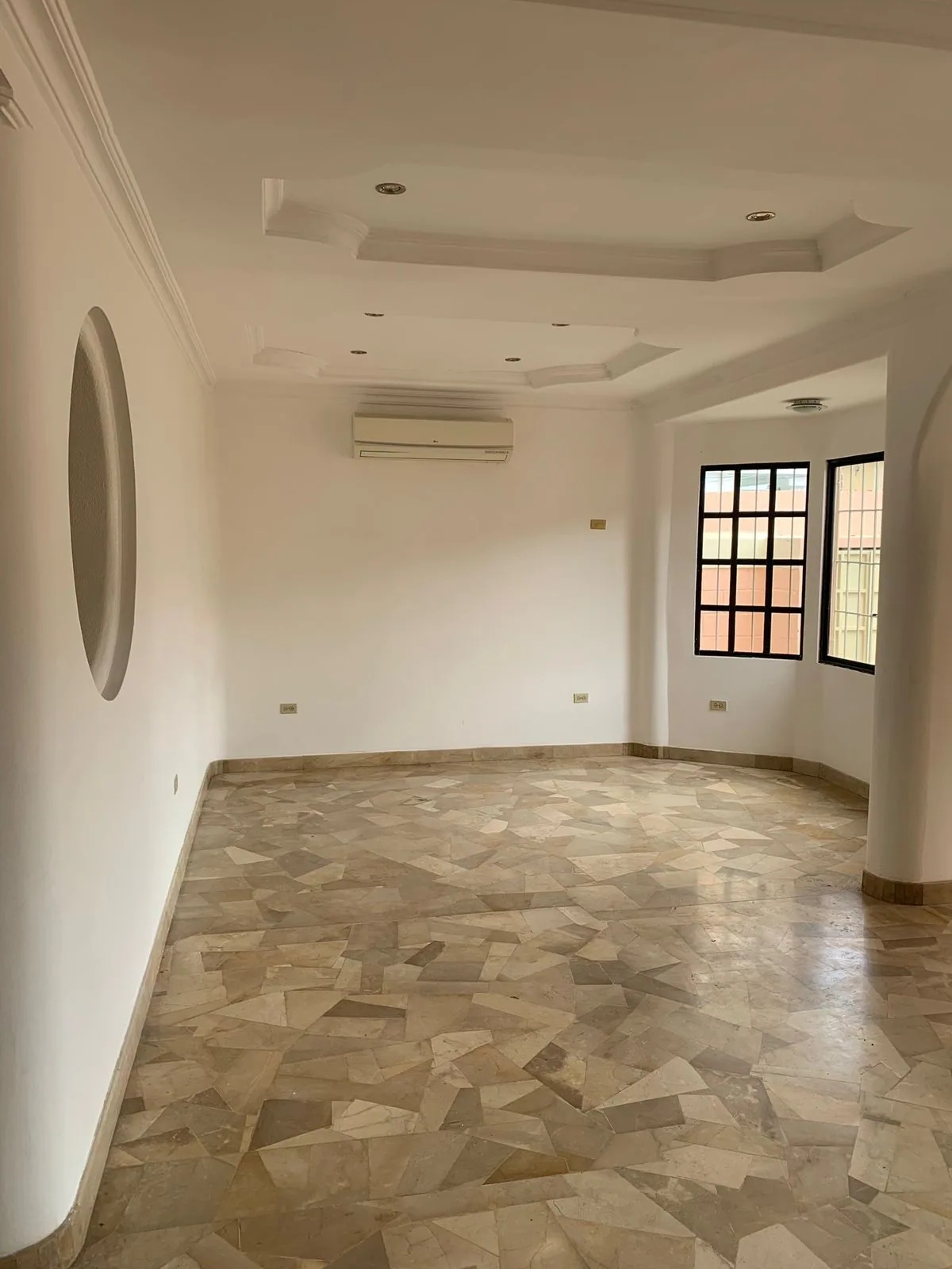 Casa rentera en venta ubicada en la Urbanización Puerto Azul, Vía a la Costa