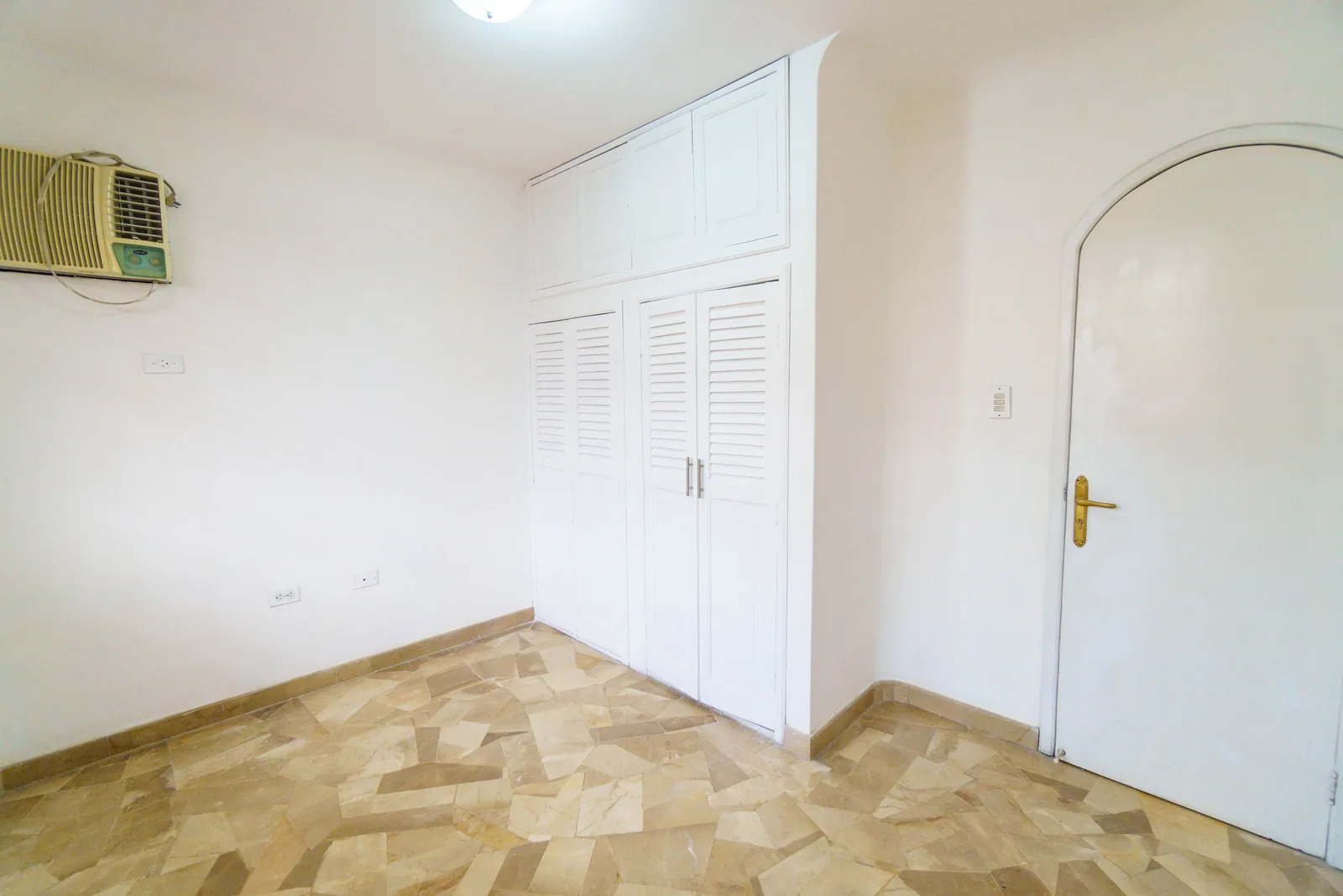 Departamento en venta ubicada en la Urbanización Puerto Azul, Vía a la Costa – Foto 4