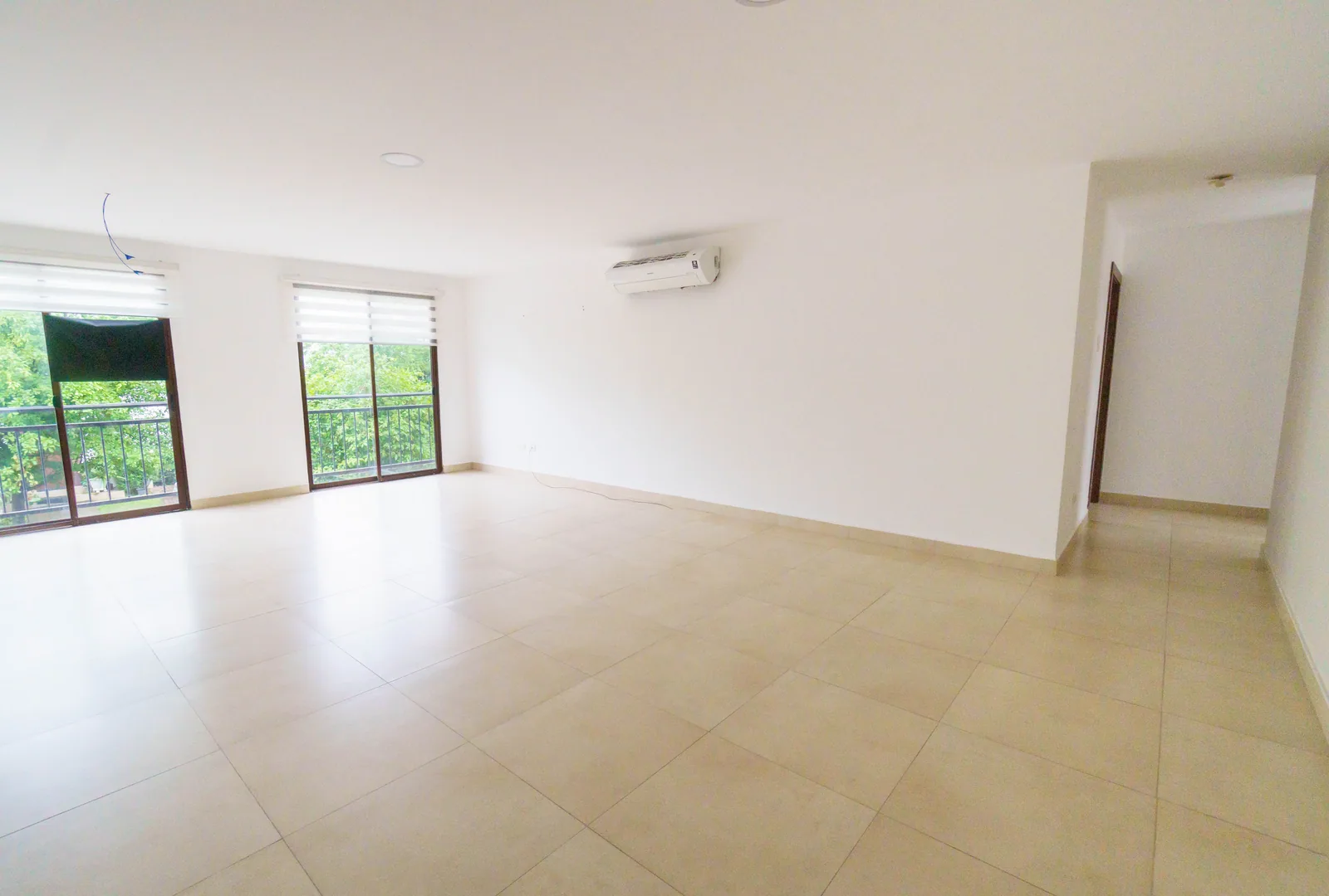 Departamento con ascensor en alquiler ubicado en Villas del Bosque, Vía a la Costa – Foto 2