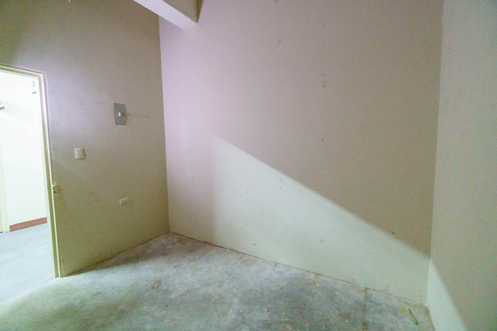 Bodega en venta Ubicada en el Edificio Trade Building, Sector de Mall de Sol – Foto 1