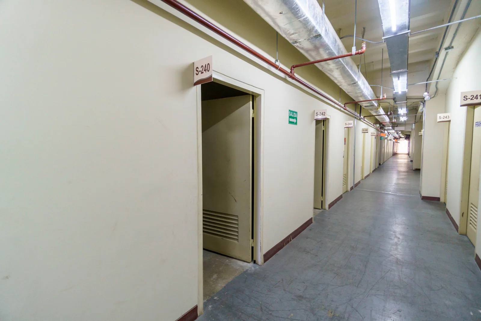 Bodega en venta Ubicada en el Edificio Trade Building, Sector de Mall de Sol – Foto 3