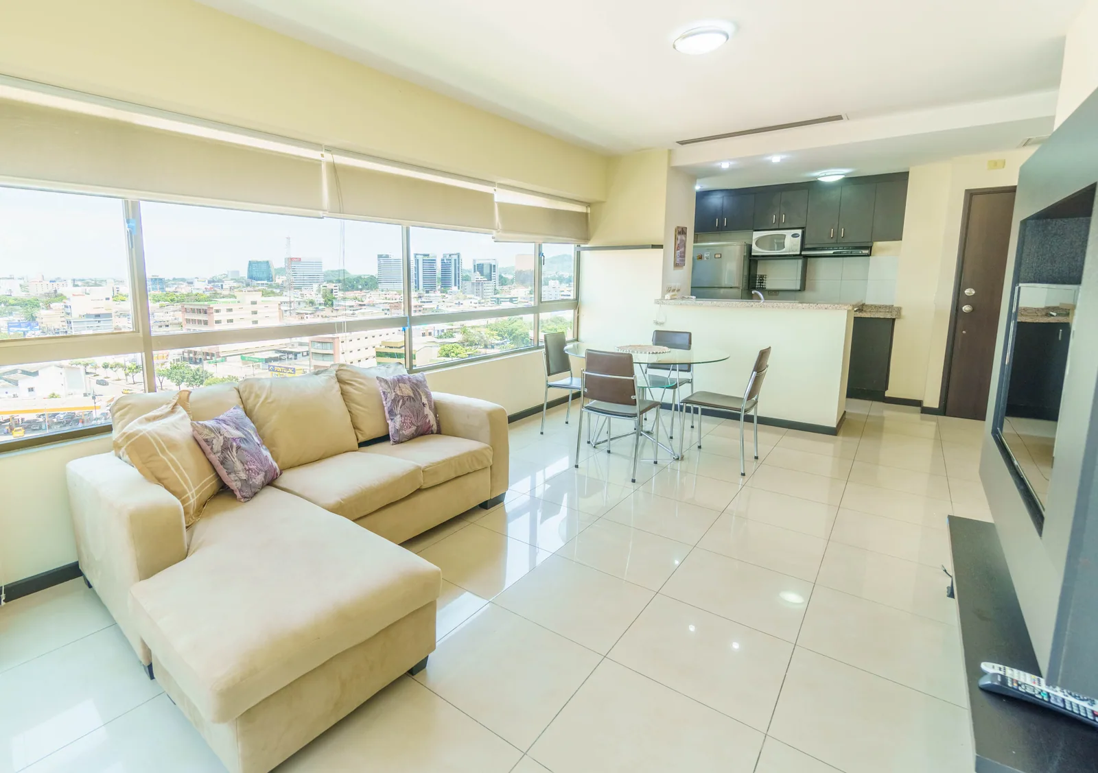 Departamento en alquiler en Torres del Sol II, Norte de Guayaquil – Foto 1