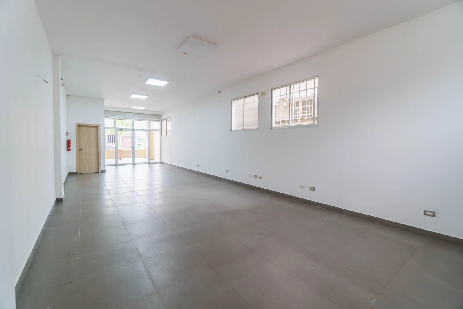 Local Comercial en alquiler ubicado en La Garzota, Norte de Guayaquil – Foto 2