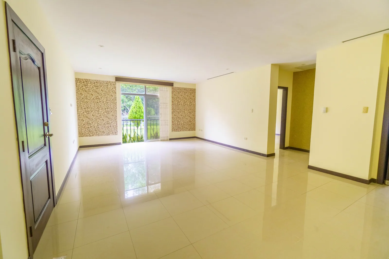 Departamento planta baja en venta ubicado en la Urbanización Terranostra, Vía a la Costa