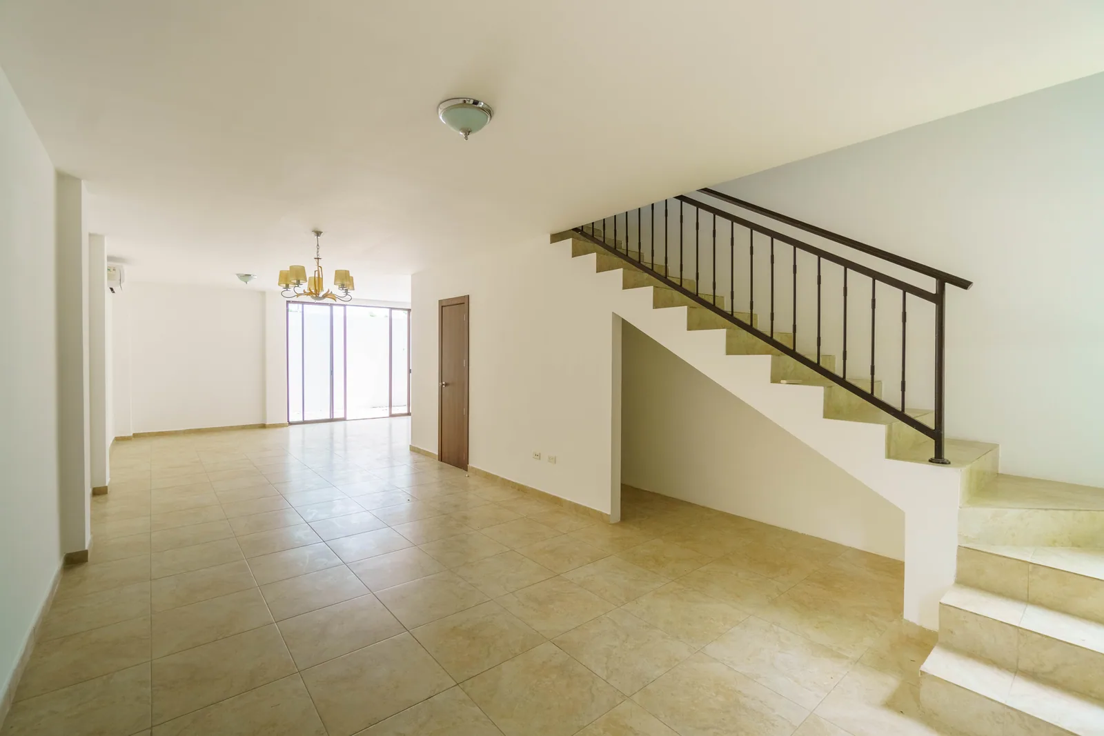 Casa en alquiler ubicado en Urbanización Villas del Bosque, vía a la costa – Foto 2