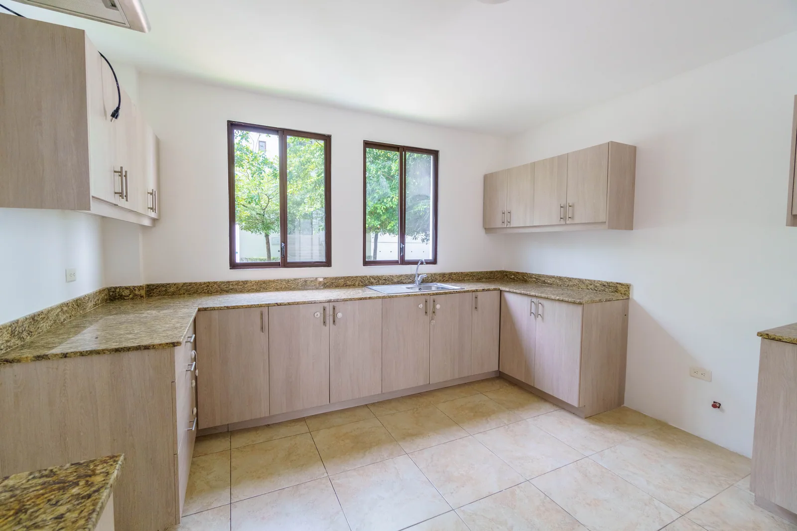 Casa en alquiler ubicado en Urbanización Villas del Bosque, vía a la costa – Foto 3