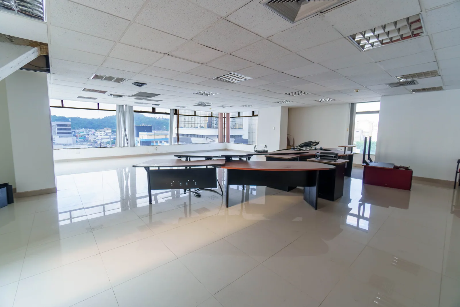 Oficina en alquiler ubicado en Edificio Induauto, Centro de Guayaquil – Foto 5
