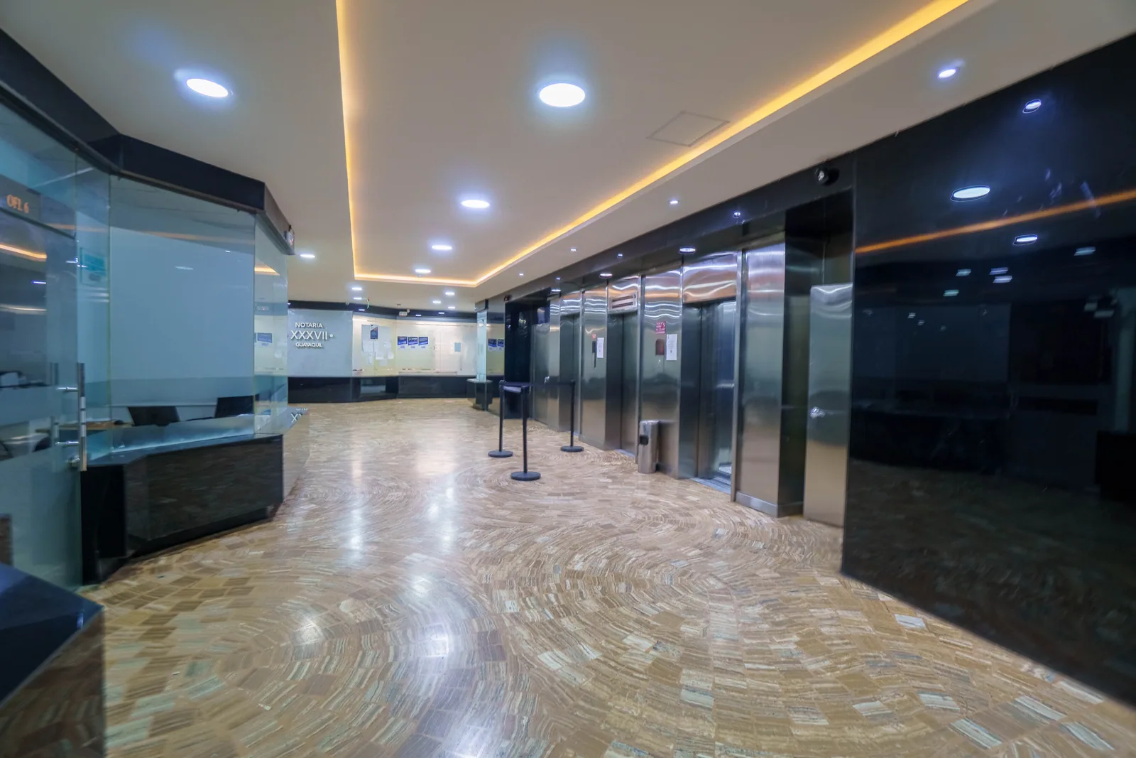 Oficina en venta ubicado en Edificio Induauto, Centro de Guayaquil – Foto 1