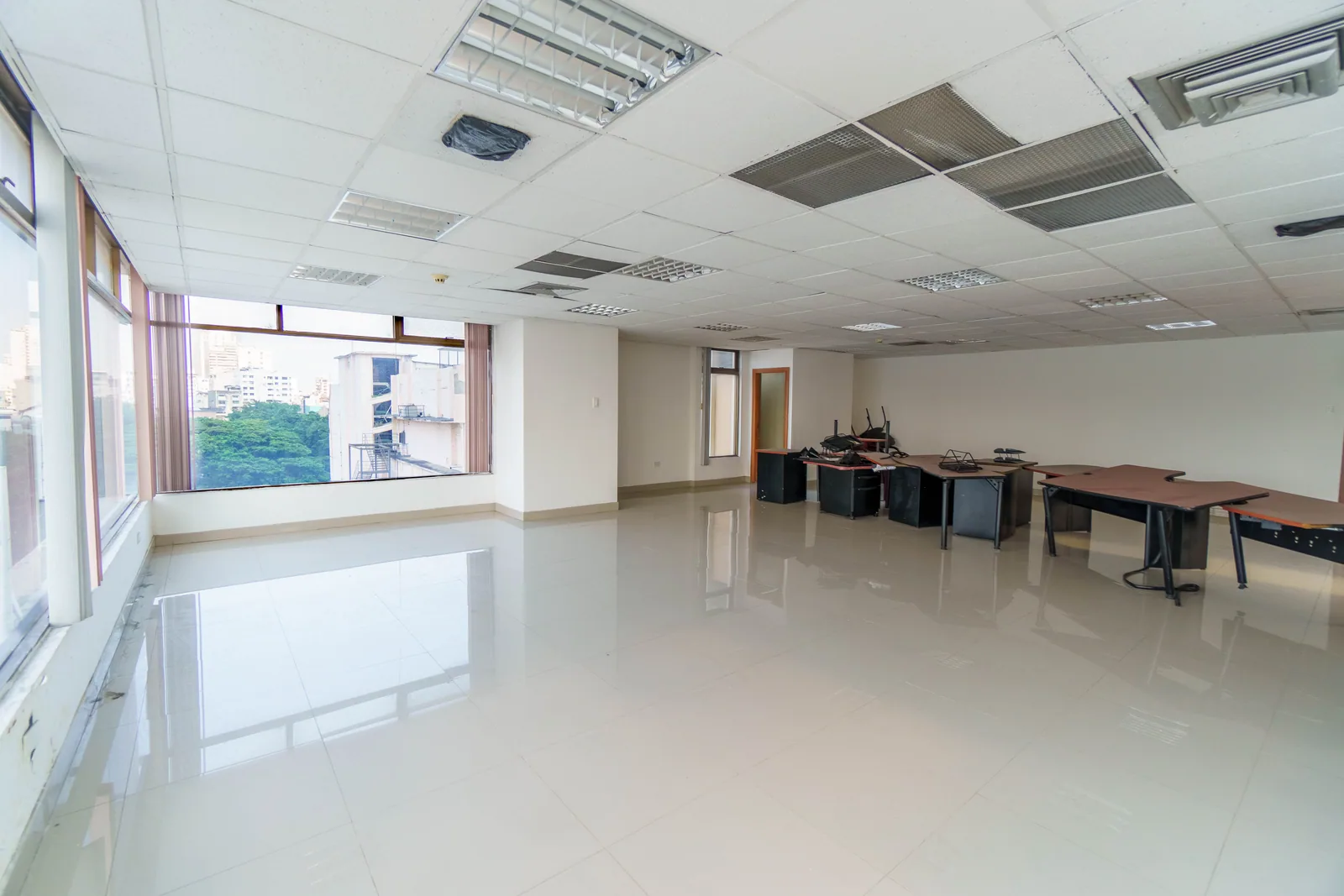 Oficina en venta ubicado en Edificio Induauto, Centro de Guayaquil – Foto 3