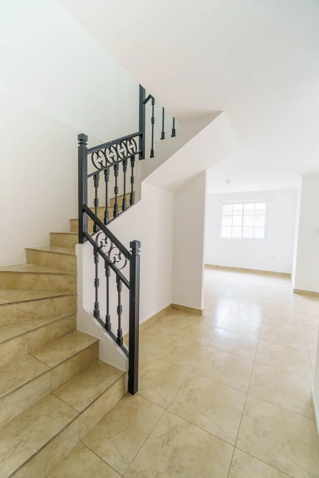 Casa en alquiler ubicada en Casa Laguna, Av. Febres Cordero. – Foto 4