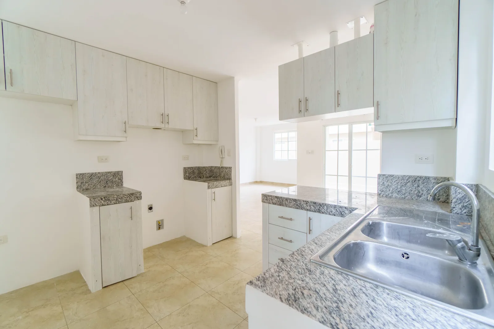 Casa en alquiler ubicada en Casa Laguna, Av. Febres Cordero. – Foto 5