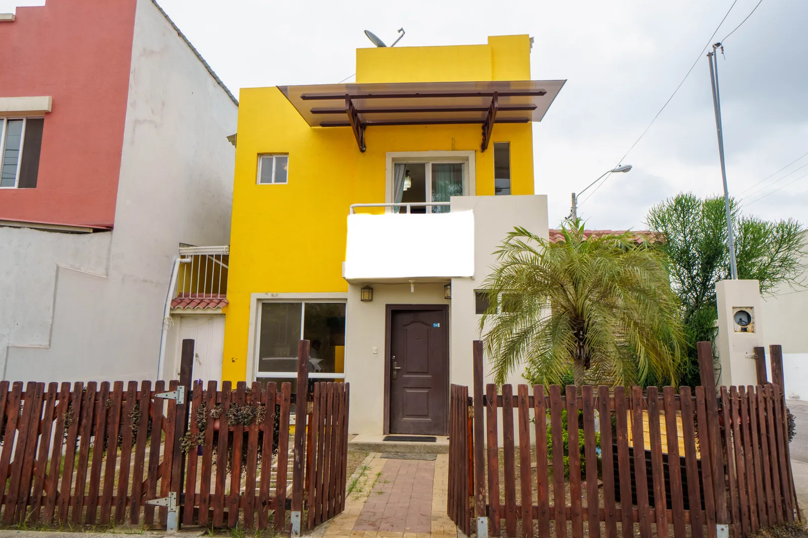Casa esquinera en venta ubicada en Ciudadela Olimpo, Vía a la Costa