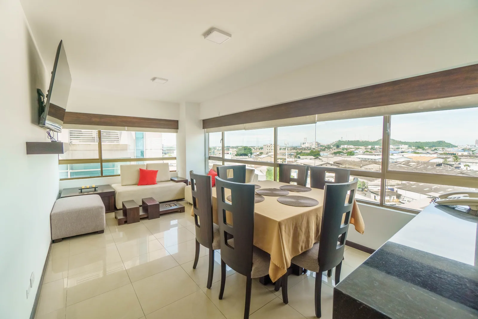 Departamento en alquiler amoblado ubicado en Torre del Sol II, Norte de Guayaquil